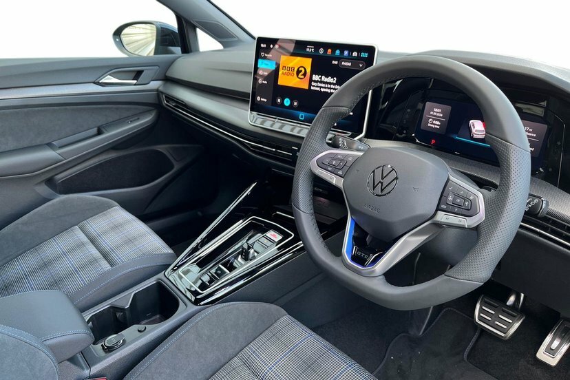Volkswagen e-Golf 1.5 Tsi Ehybrid 19.7Kwh Gte Hatchback P Black #6