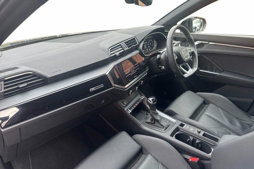 Audi Q3 1.5 Tfsi Cod 35 Black Edition Sportback RK74GKZ Black #2