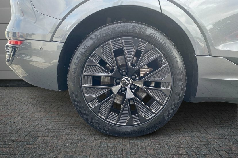 Audi Q8 e tron 55 Black Edition Suv Quattro 114 Grey #3