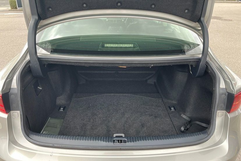 Lexus IS 300H Premier Cvt Black #9