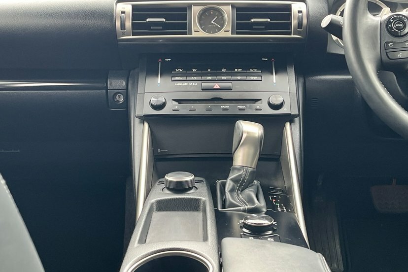 Lexus IS 300H Premier Cvt Black #8