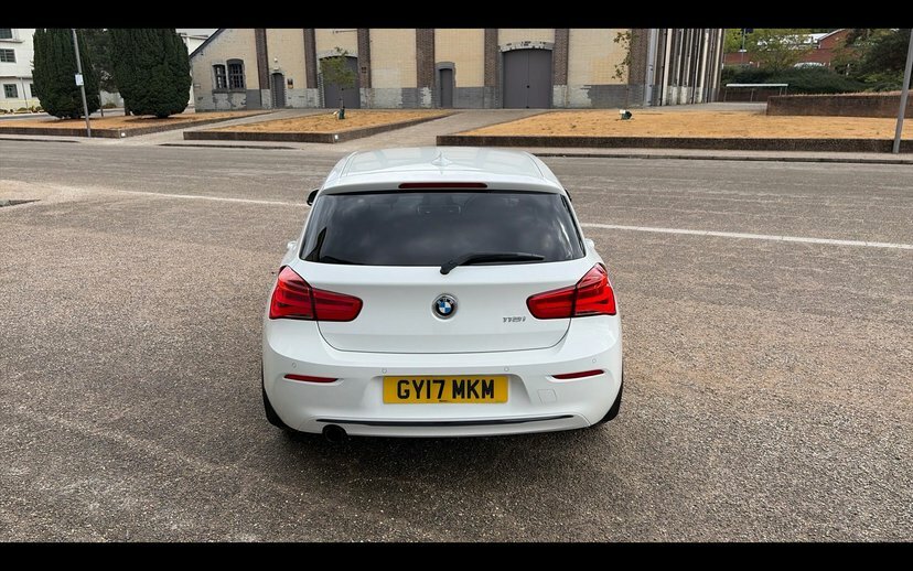 BMW 1 Series Hatchback Black #35