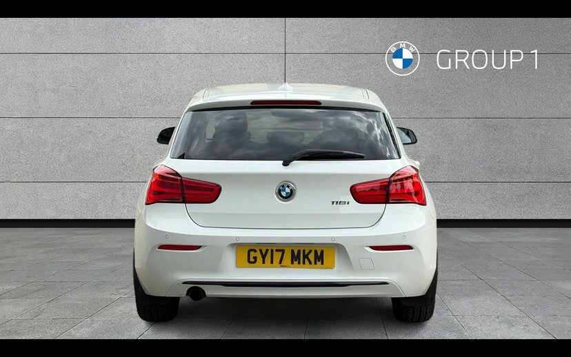 BMW 1 Series Hatchback Black #15