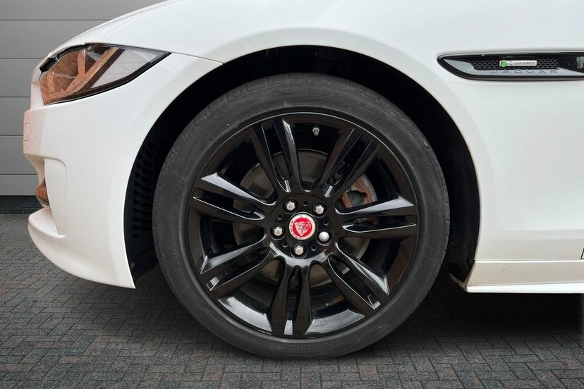 Jaguar XE 2.0D R-sport Saloon 180 Ps White #5