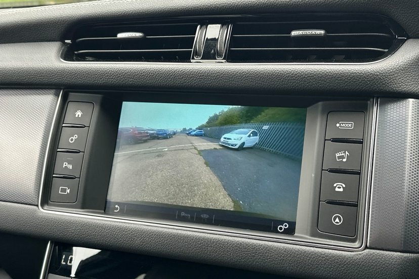 Jaguar XF   #19