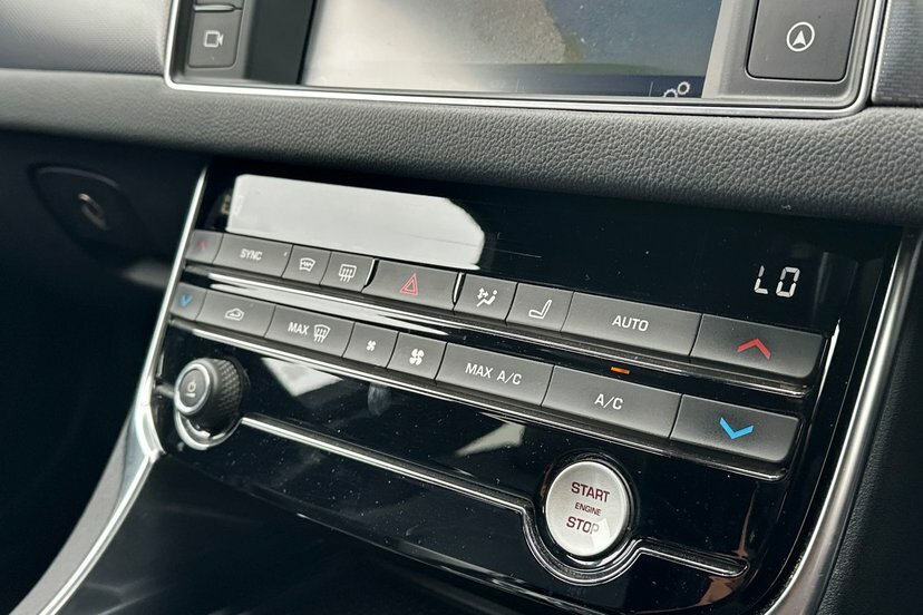 Jaguar XF   #20