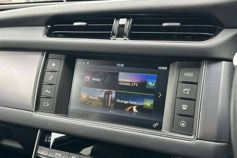 Jaguar XF   #17