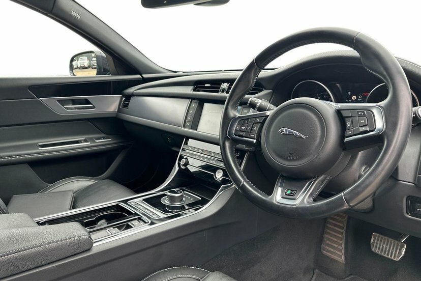 Jaguar XF 2.0D R-sport Sportbrake 180 Ps Black #6