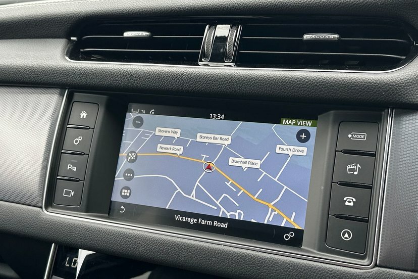 Jaguar XF   #18