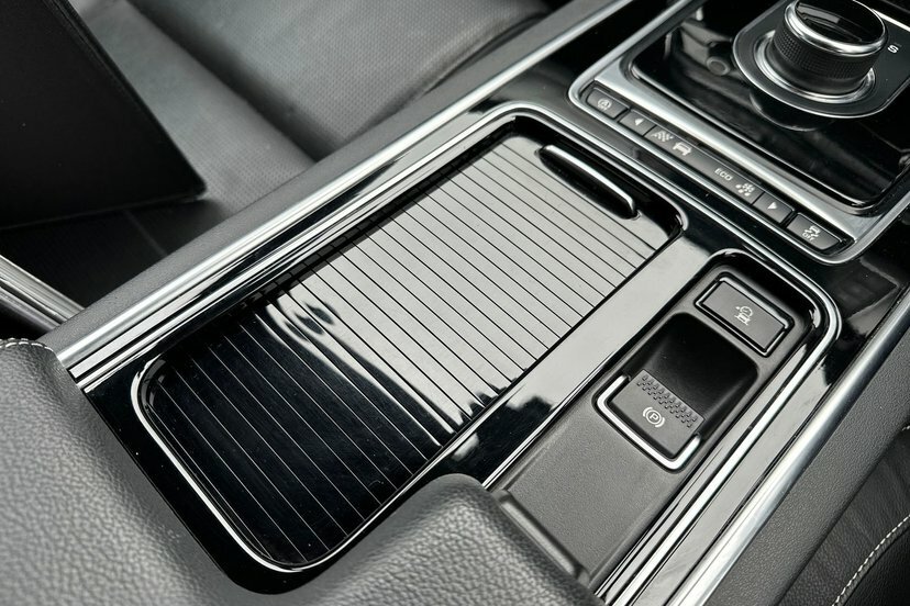 Jaguar XF   #22