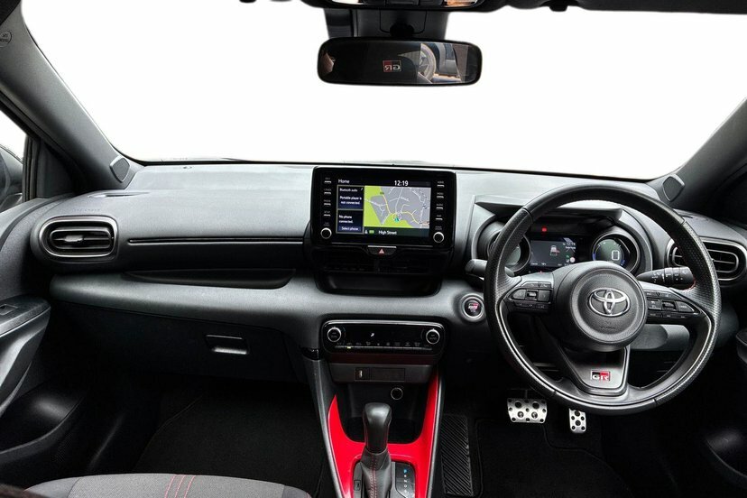 Toyota Yaris 1.5 Vvt-h Gr Sport Hatchback Hybrid E-c White #5
