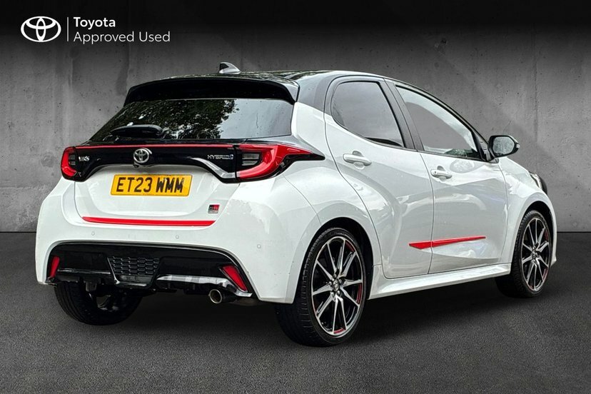 Toyota Yaris 1.5 Vvt-h Gr Sport Hatchback Hybrid E-c White #2