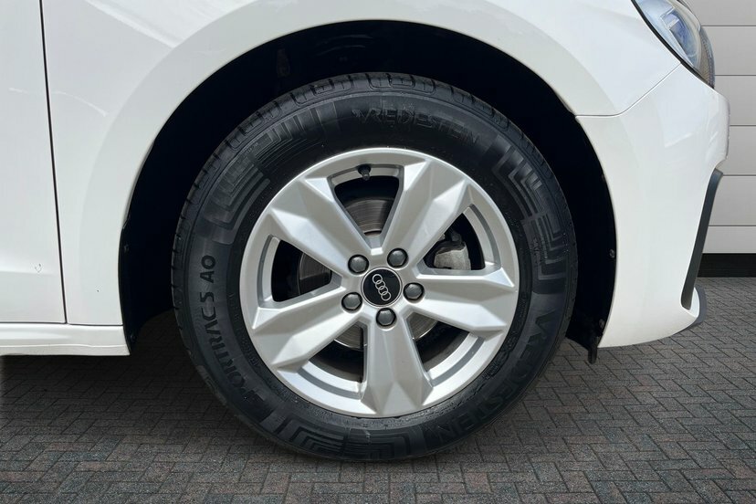 Audi A1 1.0 Tfsi 25 Technik Sportback S Tronic White #5