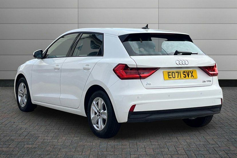 Audi A1 1.0 Tfsi 25 Technik Sportback S Tronic White #3