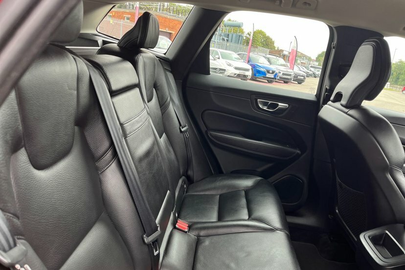 Volvo XC60 T4 Edition Red #17