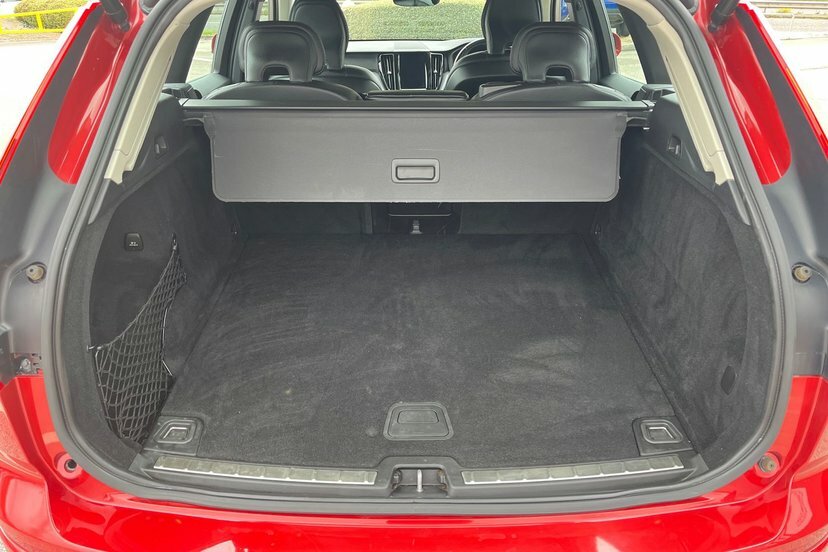 Volvo XC60 T4 Edition Red #9