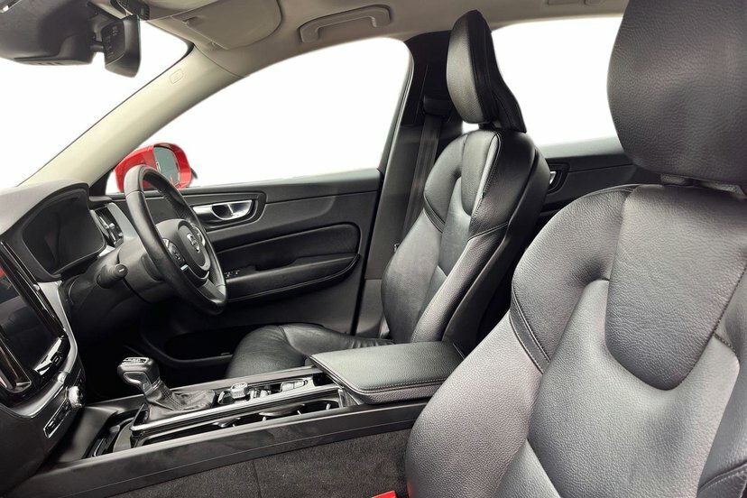 Volvo XC60 2.0 D4 Momentum Suv 190 Ps Red #2