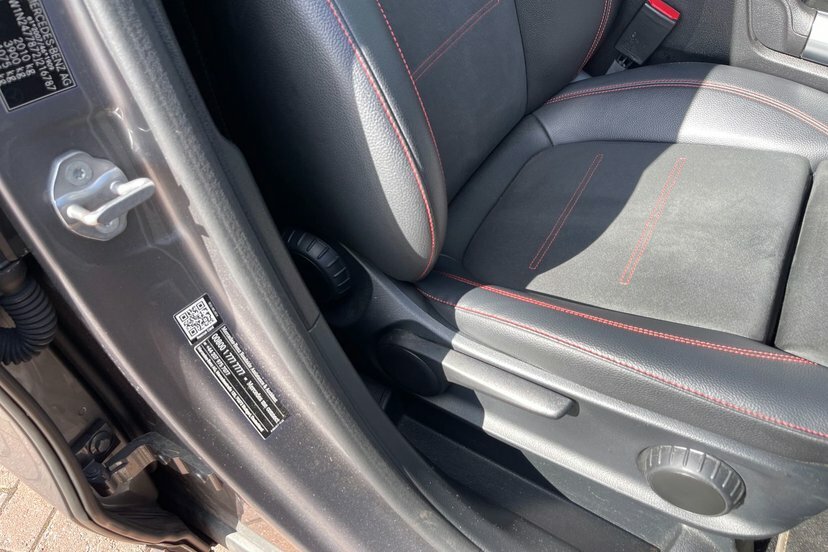 Mercedes-Benz GLA Class Exclusive Edition E  #19