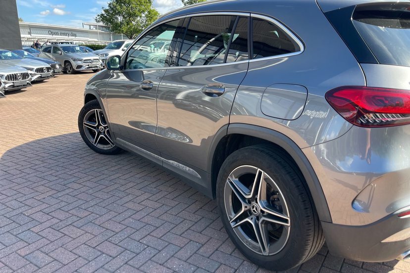 Mercedes-Benz GLA Class Exclusive Edition E  #42