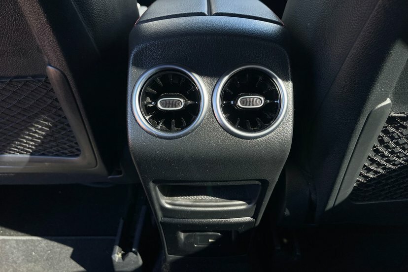 Mercedes-Benz GLA Class Exclusive Edition E  #30