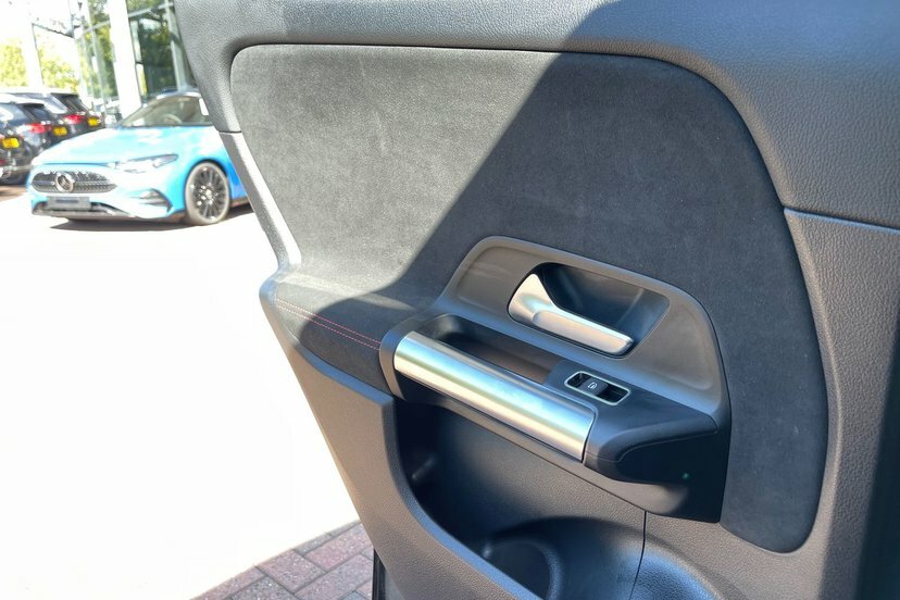 Mercedes-Benz GLA Class Exclusive Edition E  #33