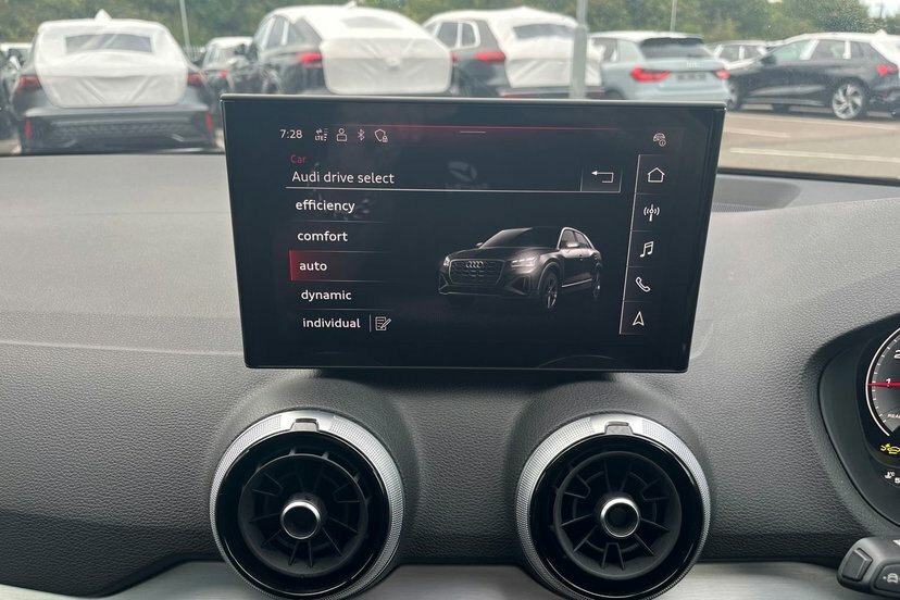 Audi Q2 35 Tfsi Black Edition Tech Blue #18
