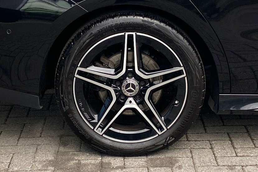 Mercedes-Benz CLA Class 1.3 Cla200 Amg Line Premium Coupe 7G- Black #4