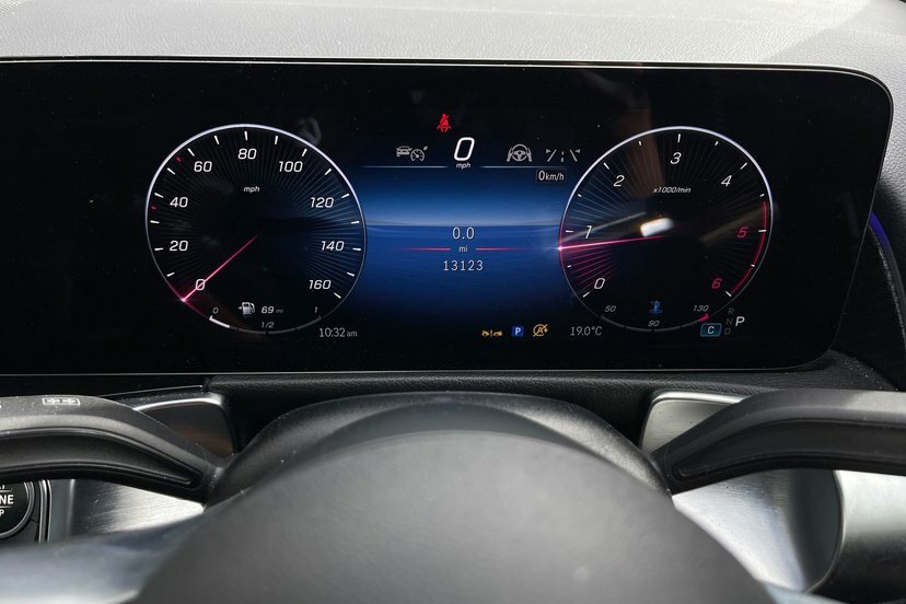 Mercedes-Benz GLB Class 2.0 Glb220d Amg Line Premium Plus Suv Blue #6