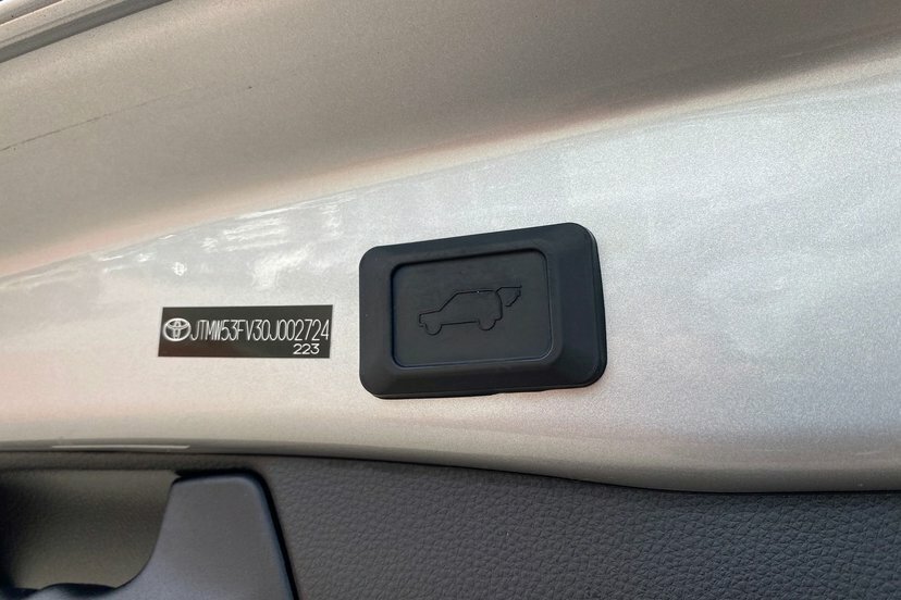 Toyota Rav 4 Dynamic White #18