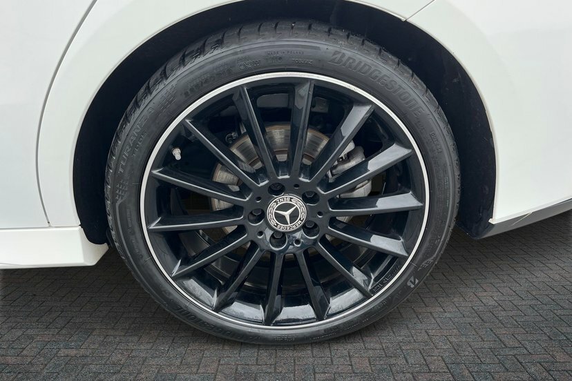 Mercedes-Benz CLA Class 2.0 Cla220d Amg Line Night Edition Premium Plus White #4