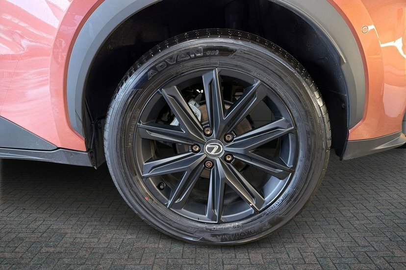 Lexus LBX 1.5 Vvt-ie Takumi Suv Hybrid E-cvt 136  #5