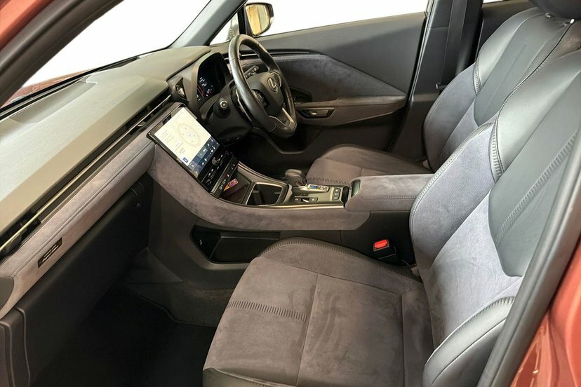Lexus LBX 1.5 Vvt-ie Takumi Suv Hybrid E-cvt 136  #2