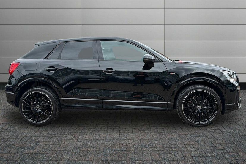 Audi Q2 1.5 Tfsi Cod 35 Black Edition Suv S Tro Black #4