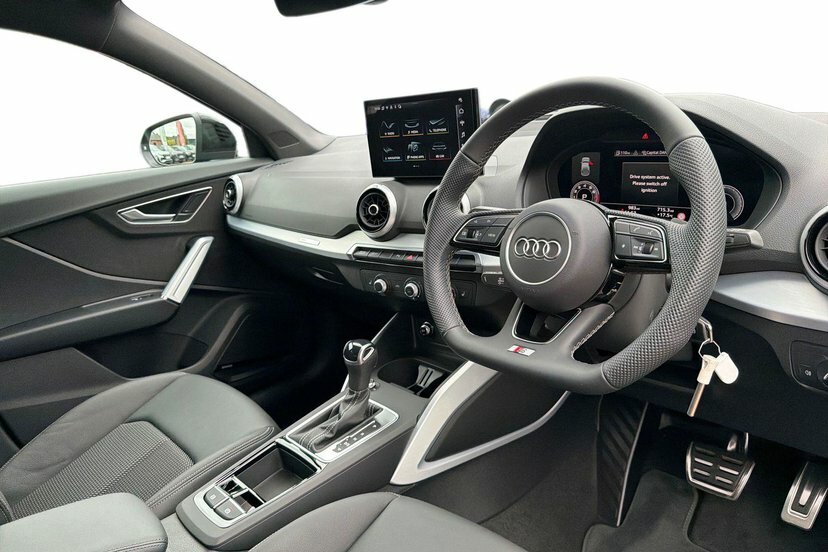 Audi Q2 1.5 Tfsi Cod 35 Black Edition Suv S Tro Black #6