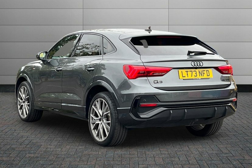 Audi Q3 1.5 Tfsi Cod 35 Black Edition Sportback Grey #3