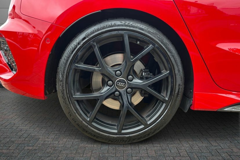 Audi RS3 2.5 Tfsi Carbon Black Sportback S Troni Red #5