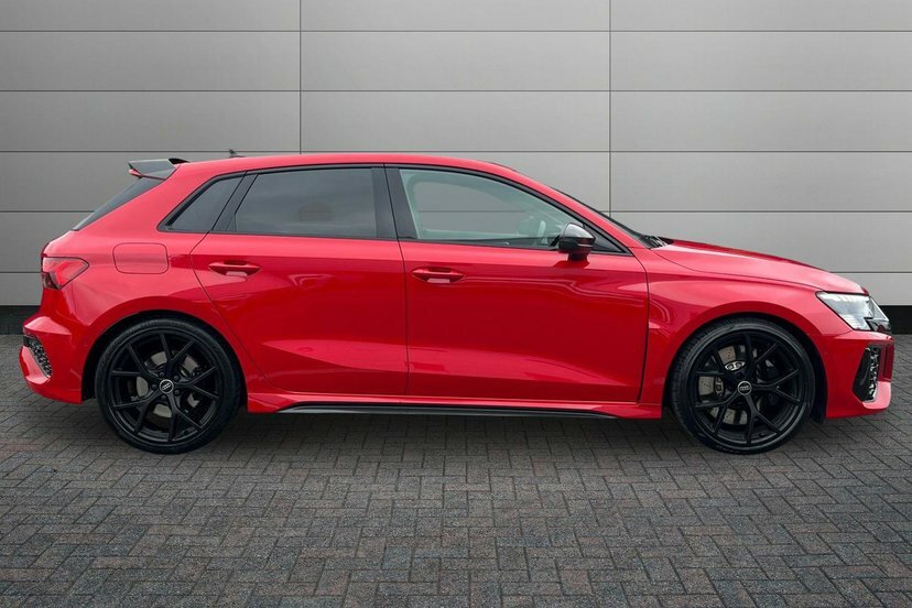 Audi RS3 2.5 Tfsi Carbon Black Sportback S Troni Red #4