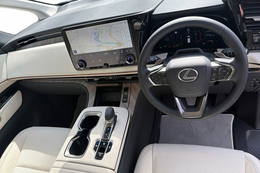 Lexus LM 2.5 350H Takumi E-cvt Awd White #6