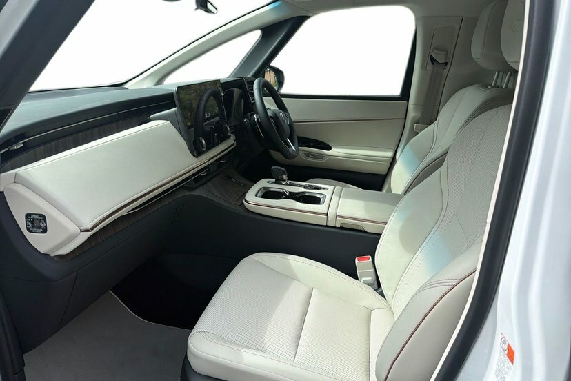 Lexus LM 2.5 350H Takumi E-cvt Awd White #2