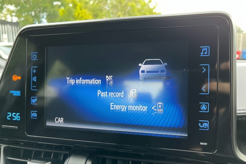 Toyota C-Hr Dynamic Silver #41
