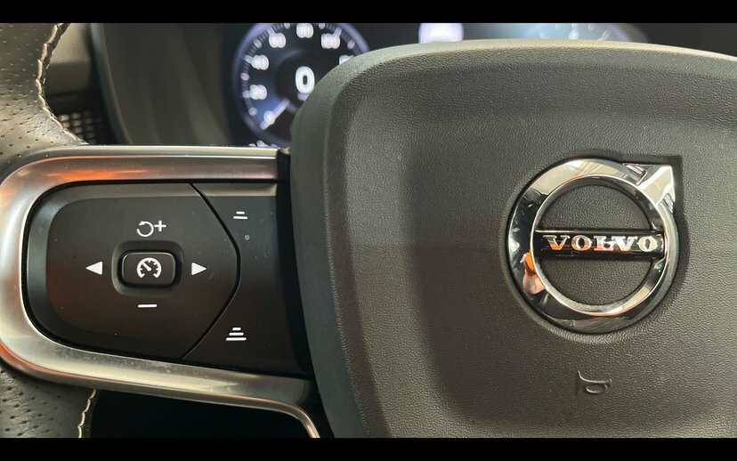 Volvo XC40 Suv Black #17