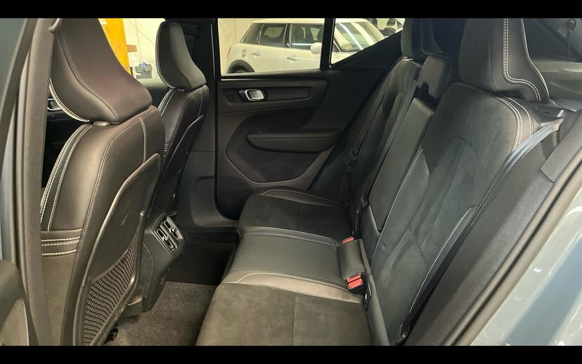 Volvo XC40 Suv Black #12