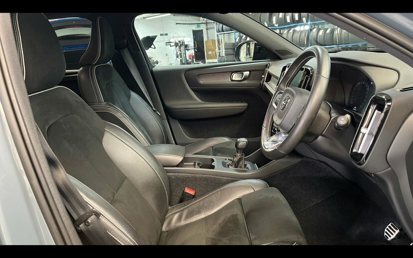 Volvo XC40 Suv Black #11