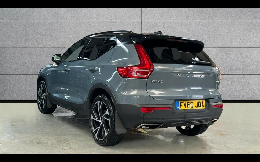 Volvo XC40 1.5 T3 R-design Pro Suv 163 Ps Grey #2