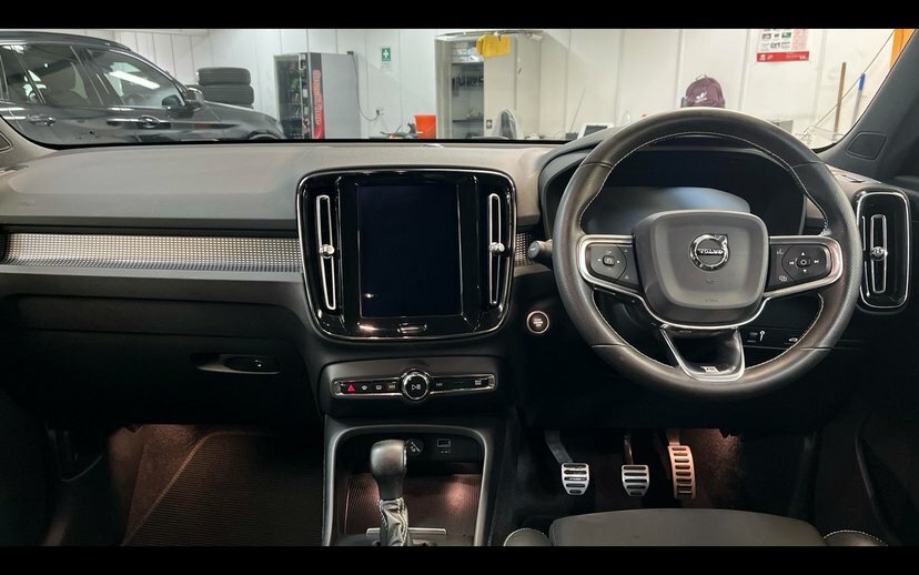 Volvo XC40 1.5 T3 R-design Pro Suv 163 Ps Grey #4
