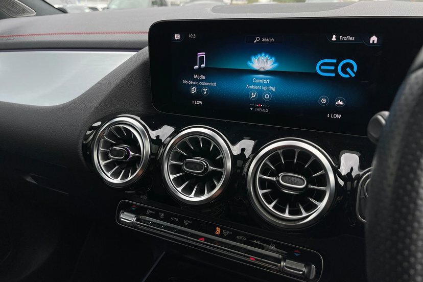 Mercedes-Benz EQA Amg Line White #15