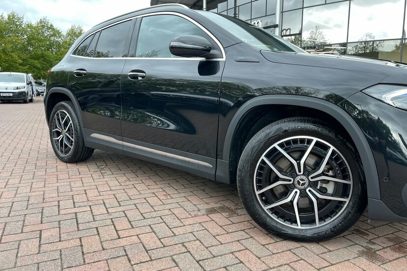 Mercedes-Benz EQA Amg Line White #43