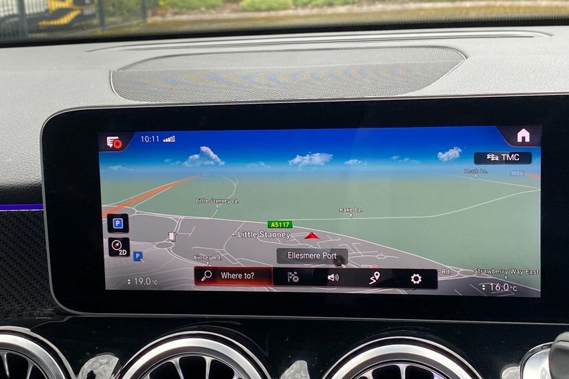 Mercedes-Benz GLB Class Black #15