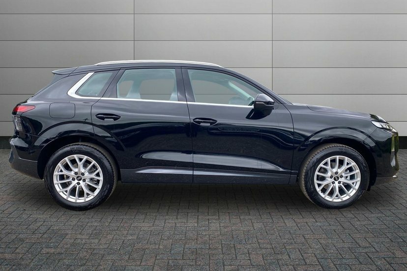 Audi Q3 1.5 Tfsi Sport Suv S Tronic 150 Ps Black #4