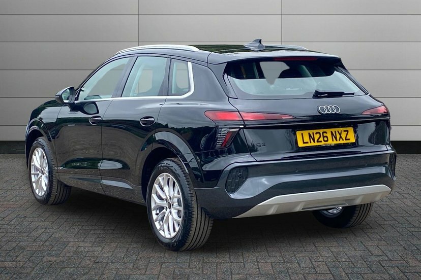 Audi Q3 1.5 Tfsi Sport Suv S Tronic 150 Ps Black #3